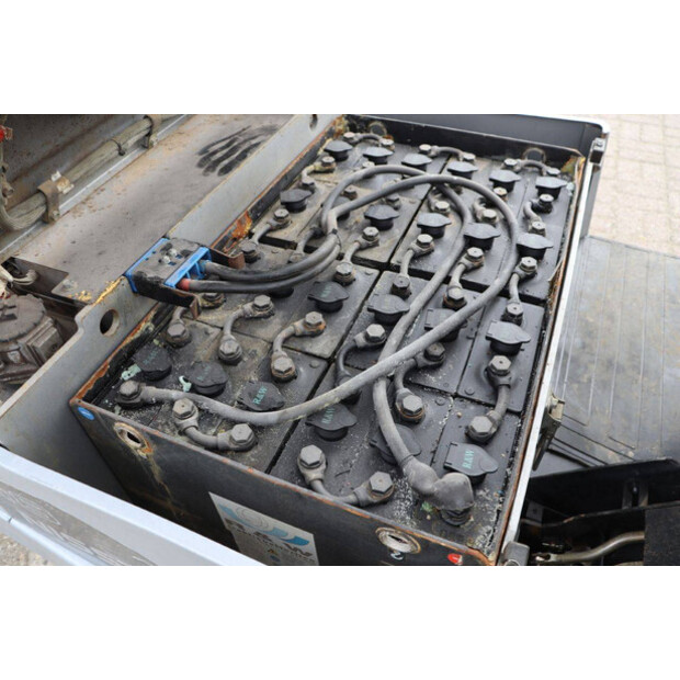 2011 NISSAN 1N1L18Q-47442007