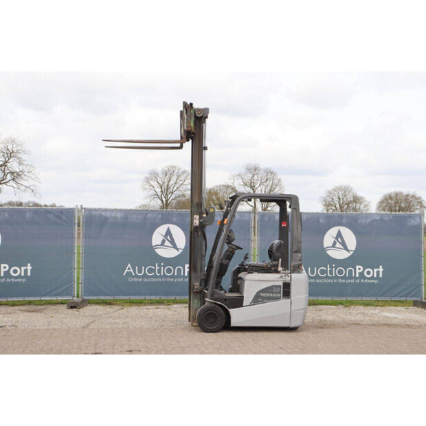 2011 NISSAN 1N1L18Q-47442008