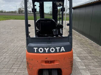 2014-toyota-8fbet16-1456958-47442181