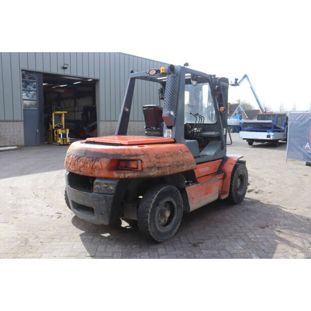 2005 Toyota D70-47442339