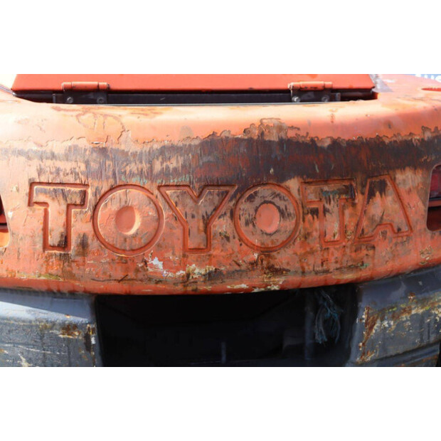 2005 Toyota D70-47442353