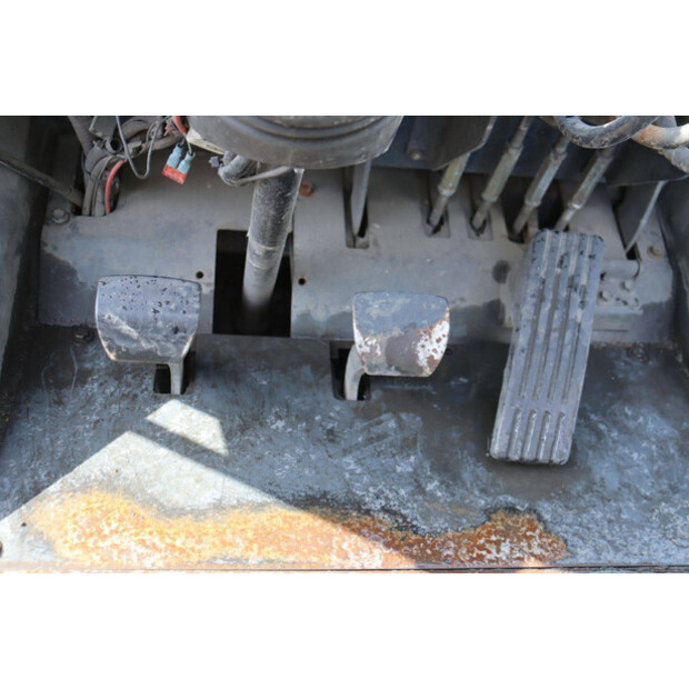 2005 Toyota D70-47442358