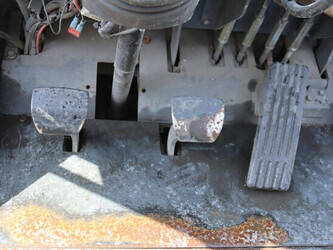 2005-toyota-d70-1456965-47442358