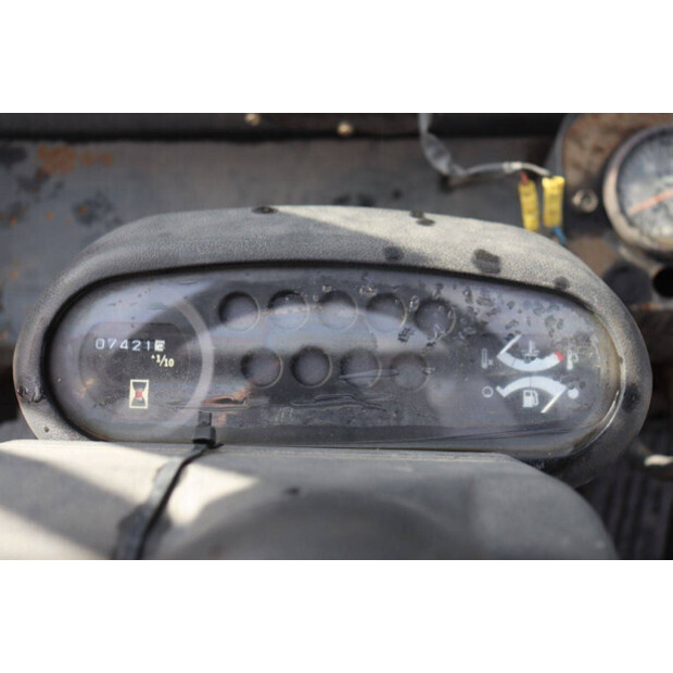2005 Toyota D70-47442363