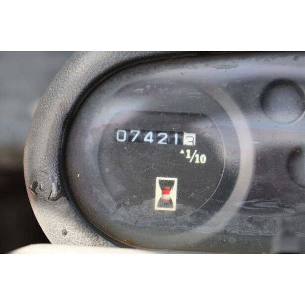 2005 Toyota D70-47442364