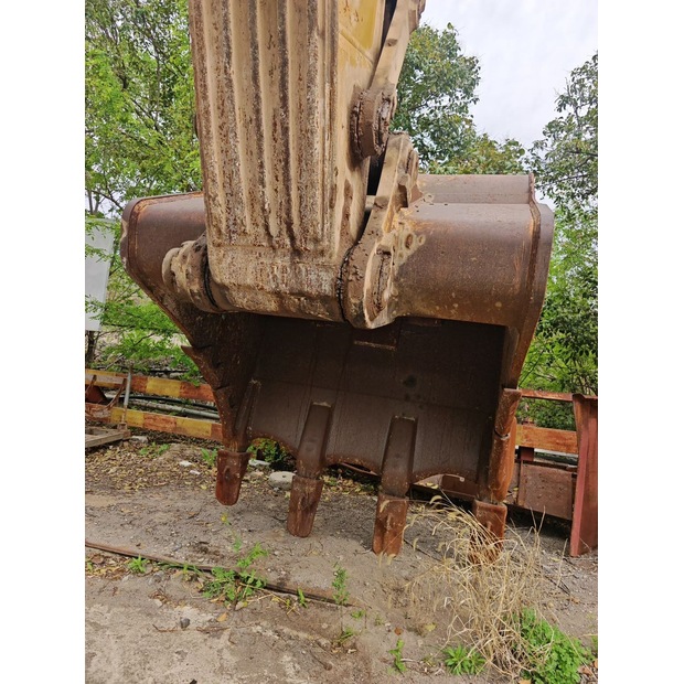 2017 Caterpillar 374FL-47442641