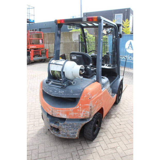 2010 Toyota 02-8FGF25-47460708