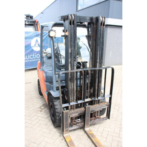 2010 Toyota 02-8FGF25-47460709