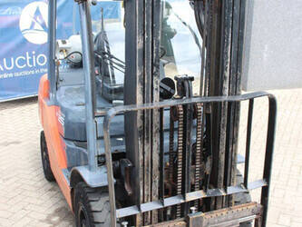 2010-toyota-02-8fgf25-1457123-47460709