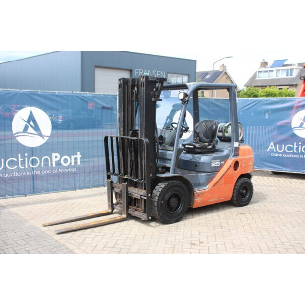 2010 Toyota 02-8FGF25-47460711