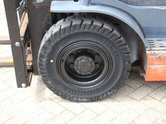 2010-toyota-02-8fgf25-1457123-47460718