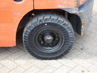 2010-toyota-02-8fgf25-1457123-47460719