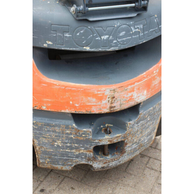 2010 Toyota 02-8FGF25-47460723