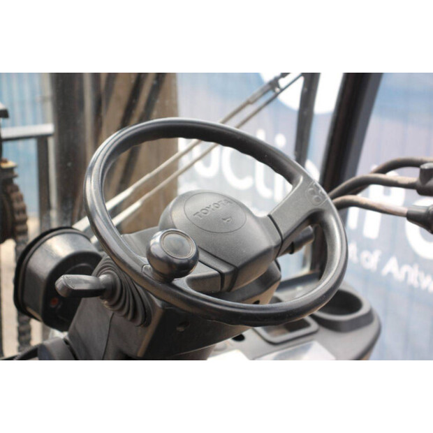 2010 Toyota 02-8FGF25-47460730