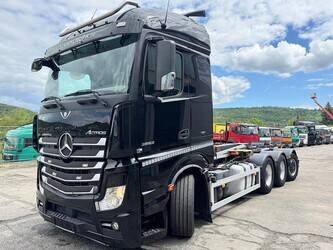 Image for Semi Trucks 2017 Mercedes-Benz 3553L