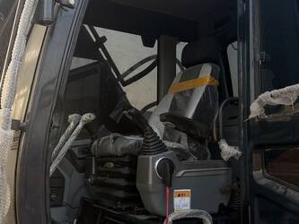 2018-hyundai-hx220hd-47462903