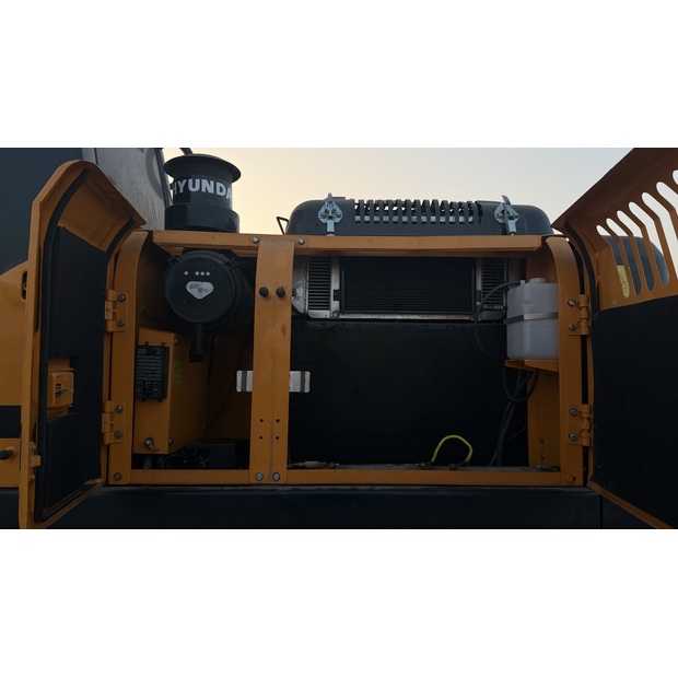 2018 Hyundai HX220HD-47462905