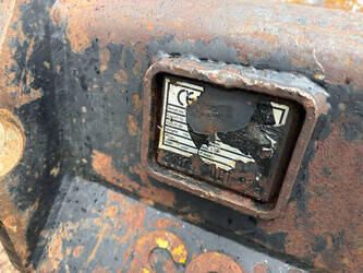 2010-takeuchi-tb235-1457354-47469133