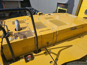 2021-caterpillar-323-1457379-47470261