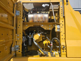 2021-caterpillar-323-1457379-47470263