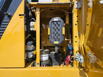 2021-caterpillar-323-1457379-47470265