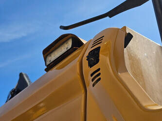2021-caterpillar-323-1457379-47470268