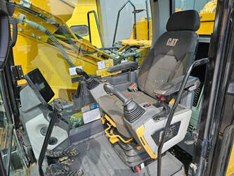 2021-caterpillar-323-1457379-47470270
