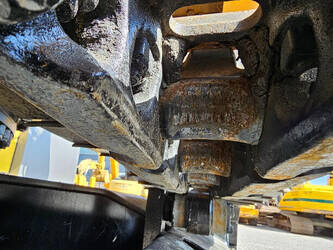 2021-caterpillar-323-1457379-47470277
