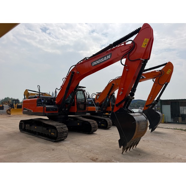 2023 Develon DX225LCA-47484708