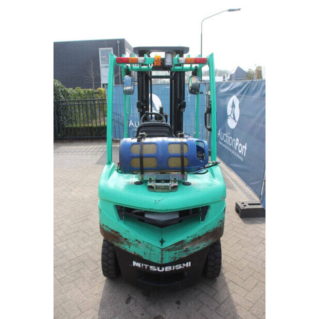 2013 MITSUBISHI FG25N-47492605