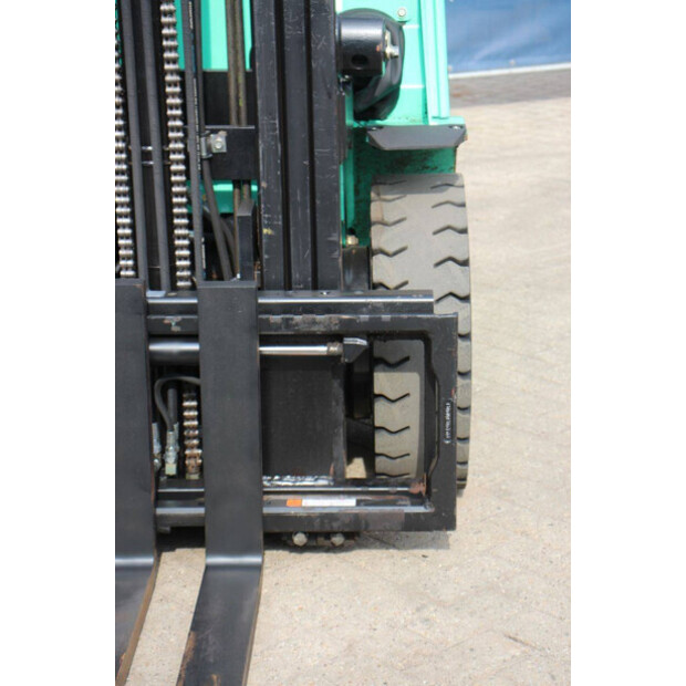 2013 MITSUBISHI FG25N-47492612