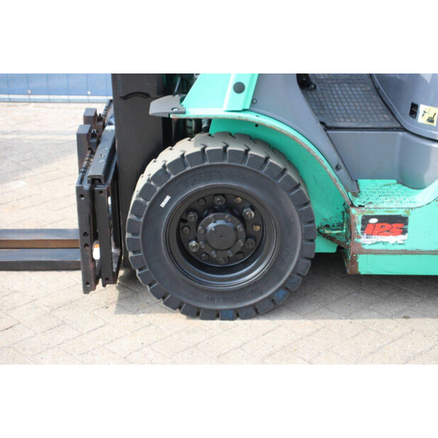 2013 MITSUBISHI FG25N-47492616