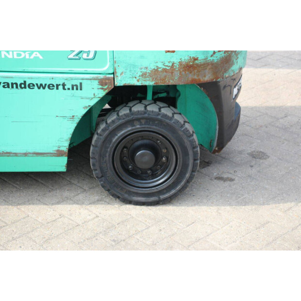 2013 MITSUBISHI FG25N-47492617