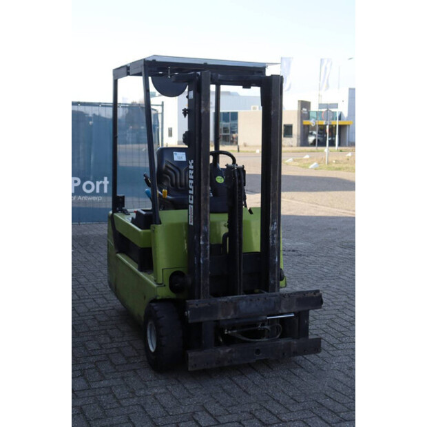 2001 كلارك CTM 16 S-47497589