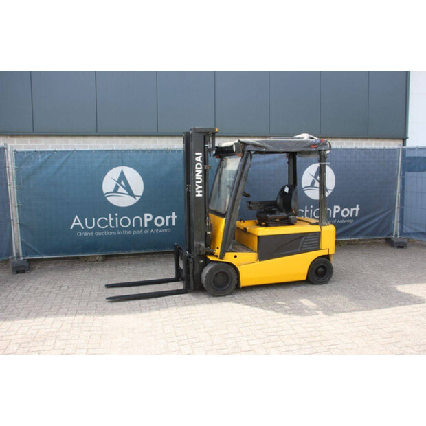 2011 Hyundai 20B-7-47497804
