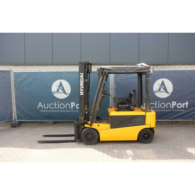 2011 Hyundai 20B-7-47497805