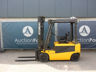 2011-hyundai-20b-7-1458023-47497805