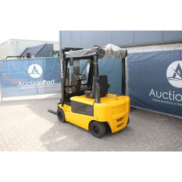 2011 Hyundai 20B-7-47497806