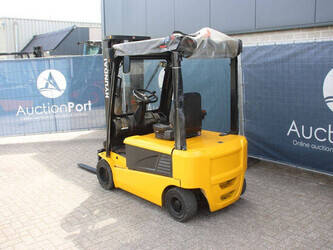 2011-hyundai-20b-7-1458023-47497806