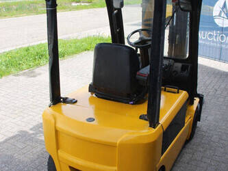 2011-hyundai-20b-7-1458023-47497808