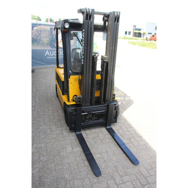 2011 Hyundai 20B-7-47497809