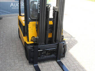 2011-hyundai-20b-7-1458023-47497809