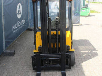 2011-hyundai-20b-7-1458023-47497810