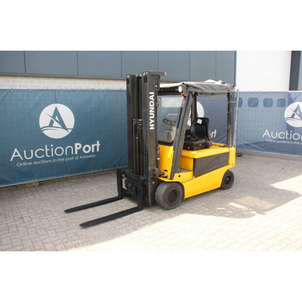 2011 Hyundai 20B-7-47497811