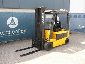 2011-hyundai-20b-7-1458023-47497811