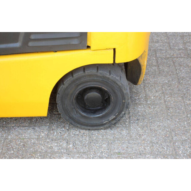 2011 Hyundai 20B-7-47497818