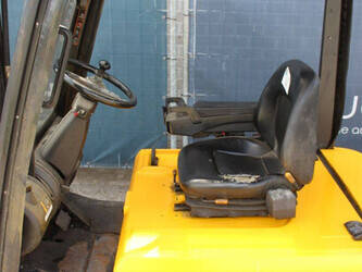 2011-hyundai-20b-7-1458023-47497822