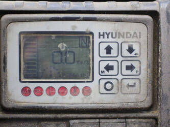 2011-hyundai-20b-7-1458023-47497828