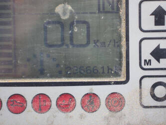 2011-hyundai-20b-7-1458023-47497829