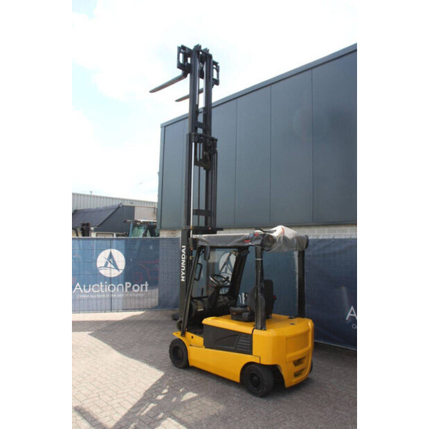 2011 Hyundai 20B-7-47497833